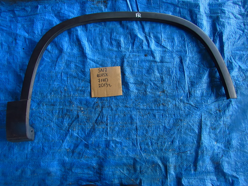 Дефендер Volkswagen Tiguan 5N2