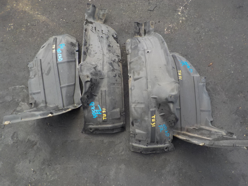 Подкрылок Nissan Presage TU31