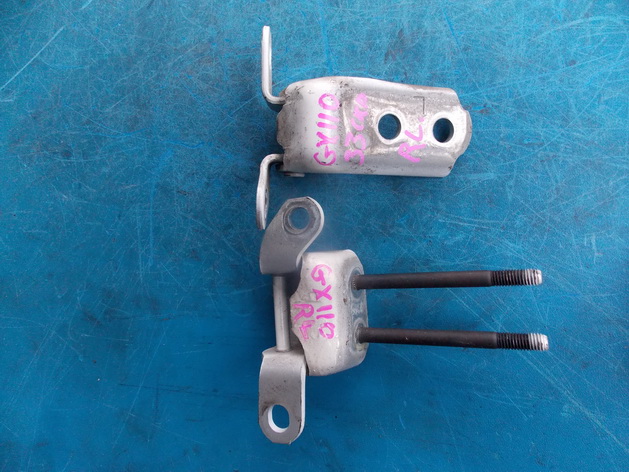 Петля двери Toyota Mark II GX110