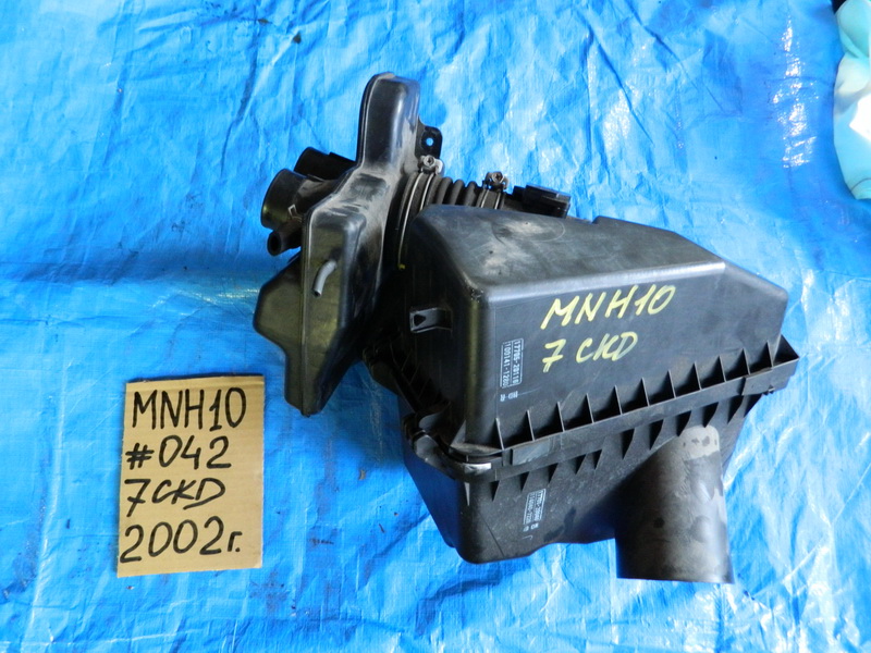 Корпус воздушного фильтра Toyota Alphard MNH10