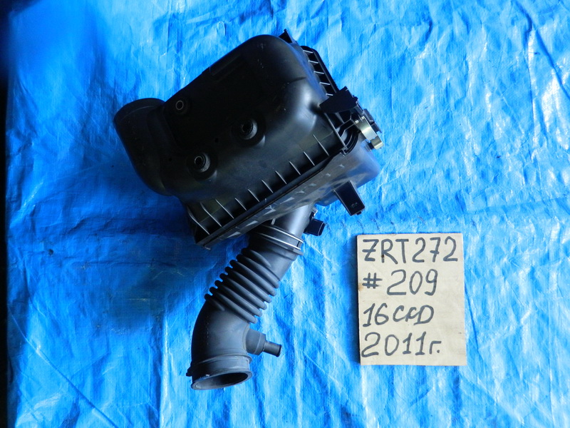 Корпус воздушного фильтра Toyota Avensis ZRT272