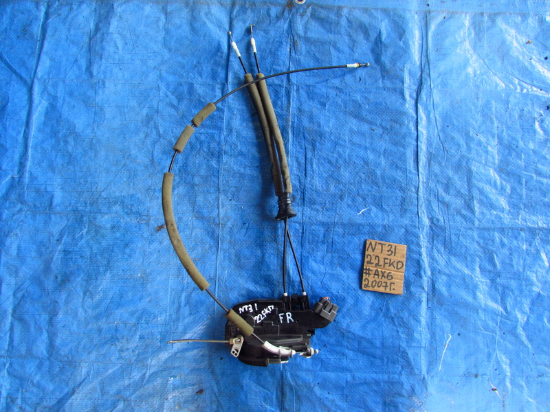 Замок двери Nissan X-Trail NT31