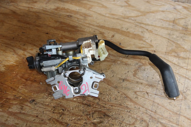 Замок зажигания Toyota Bb