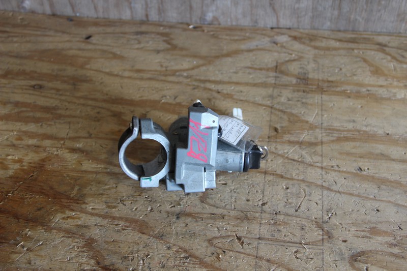 Замок зажигания Nissan Cube