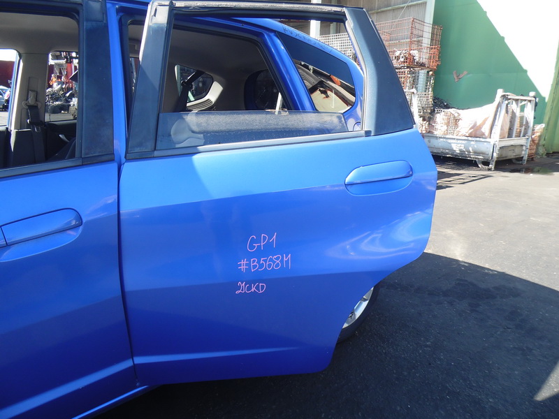 Дверь Honda Fit