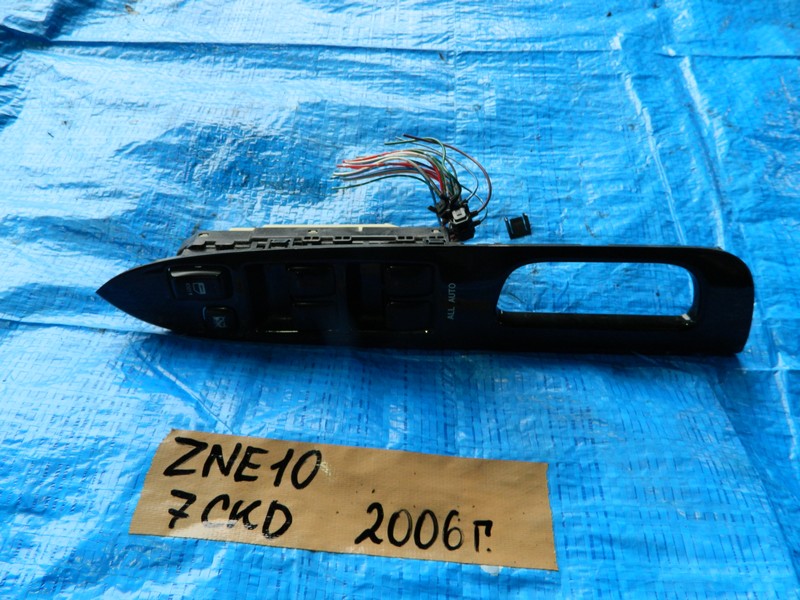 Блок управления стеклоподьемниками Toyota Wish