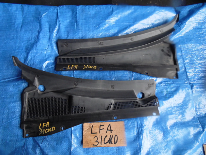 Решетка под лобовое стекло Ford Escape