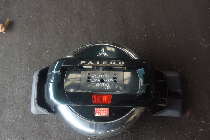 Колпак запасного колеса Mitsubishi Pajero V93W