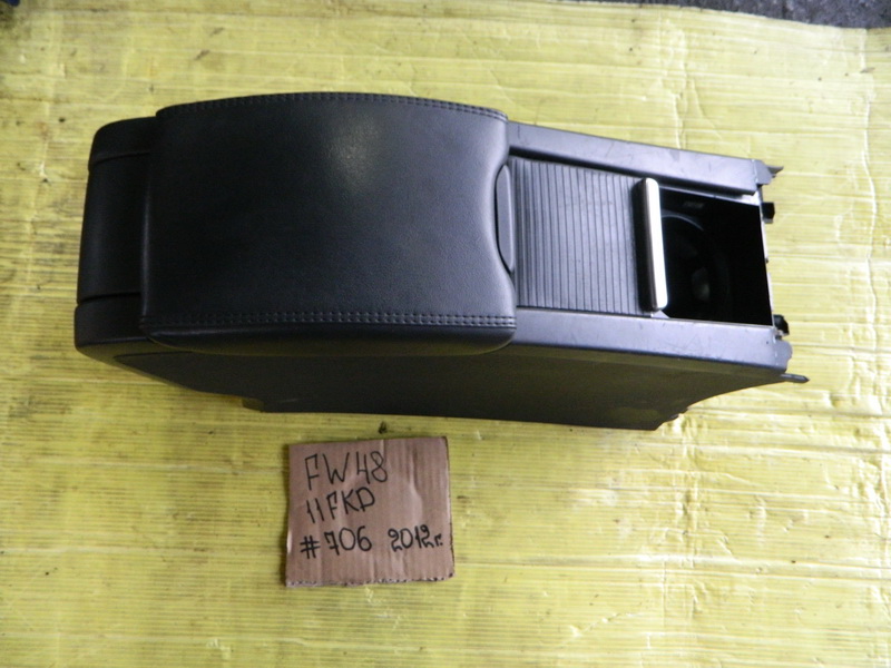 Подлокотник Volvo V60