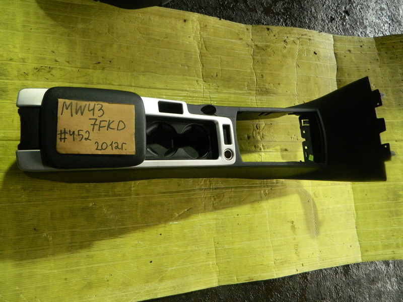 Подлокотник Volvo V50