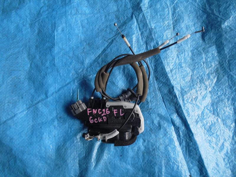 Замок двери Nissan Serena