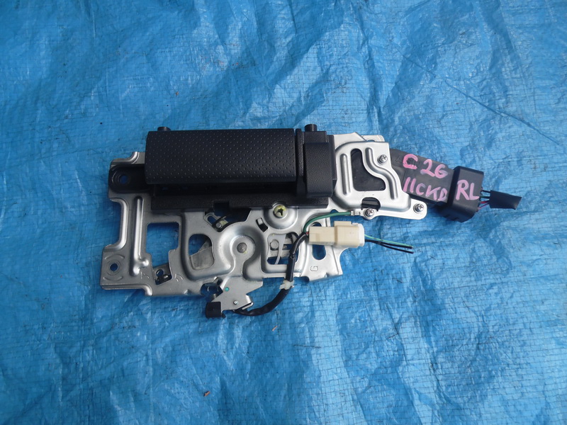 Замок двери Nissan Serena C26