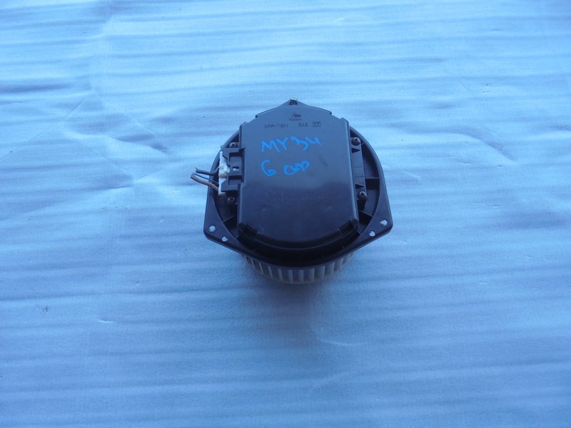 Моторчик печки Nissan Gloria