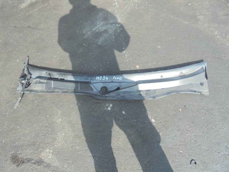 Решетка под лобовое стекло Nissan Laurel HC34