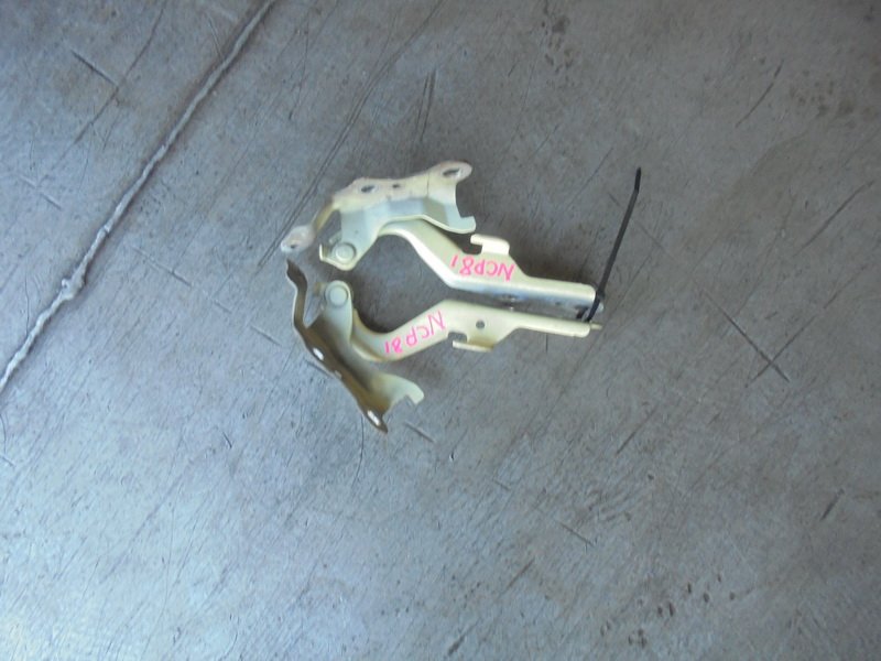 Петля капота Nissan Laurel