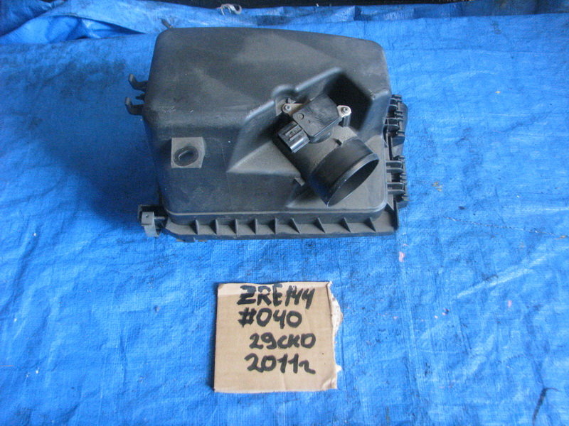 Корпус воздушного фильтра Toyota Corolla Fielder ZRE144
