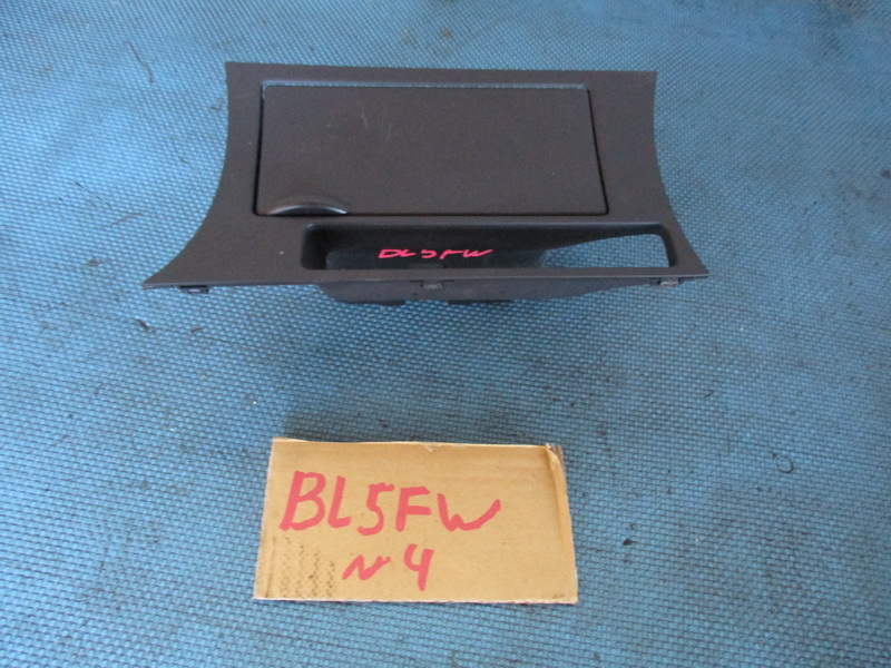 Бардачок Mazda Axela BL5FW