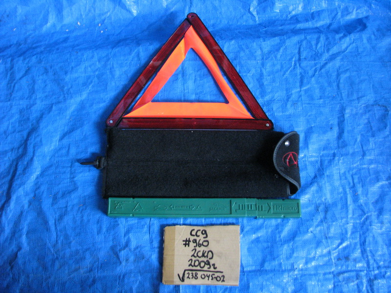 Знак аварийной сигнализации Jaguar Xf