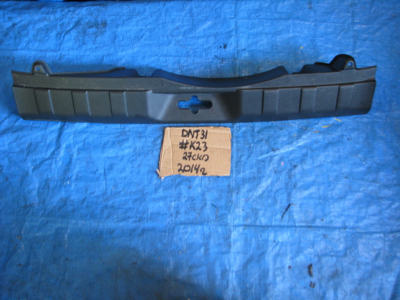 Накладка замка багажника Nissan X-Trail DNT31