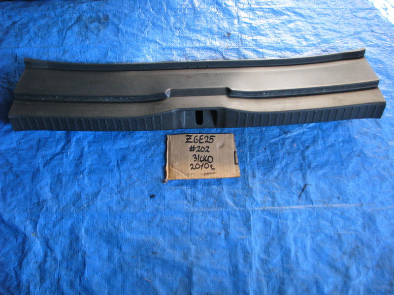 Накладка замка багажника Toyota Wish