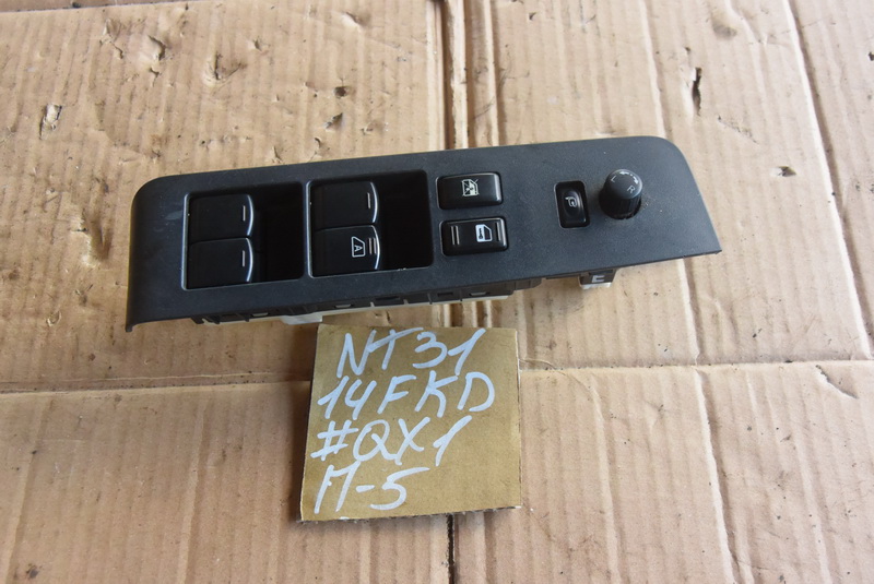Блок управления стеклоподьемниками Nissan X-Trail