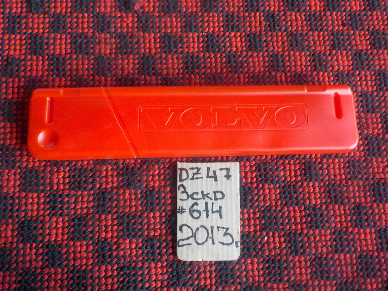 Знак аварийной сигнализации Volvo Xc60