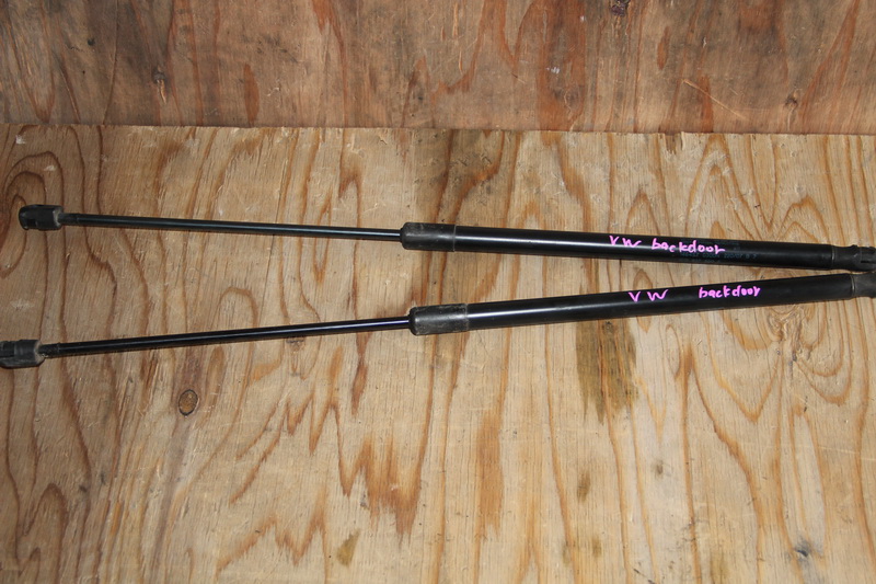 Амортизатор задней двери Volkswagen Beetle