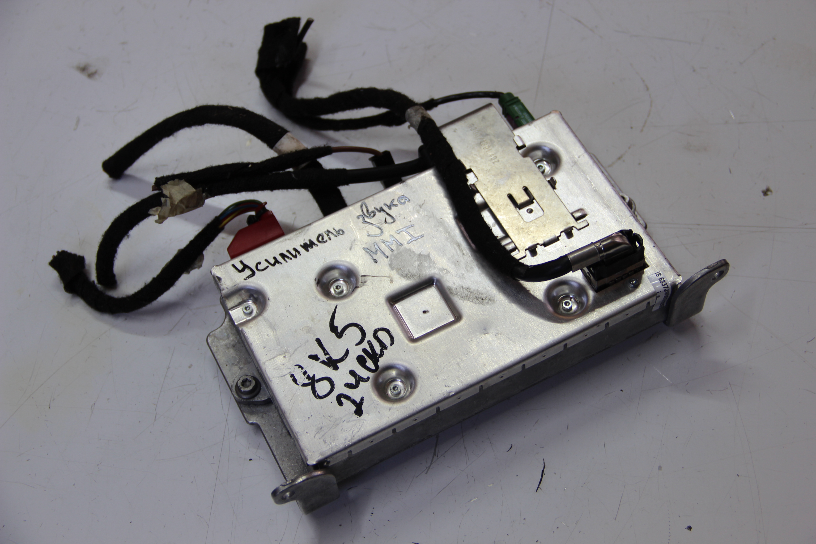 Усилитель магнитофона Audi A4