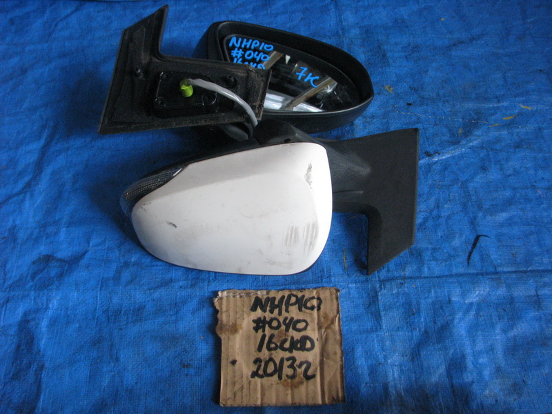 Зеркало Toyota Aqua NHP10
