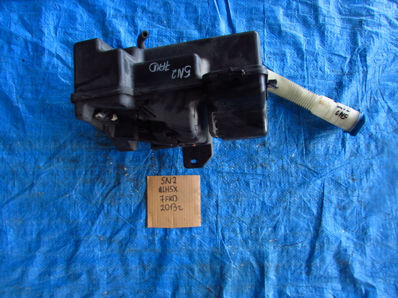 Бачок стеклоомывателя Volkswagen Tiguan 5N2