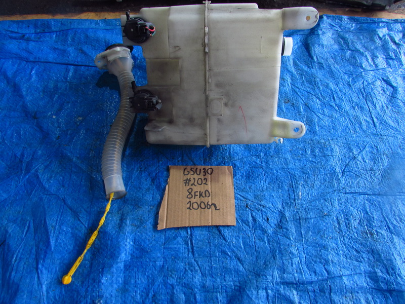 Бачок стеклоомывателя Toyota Harrier