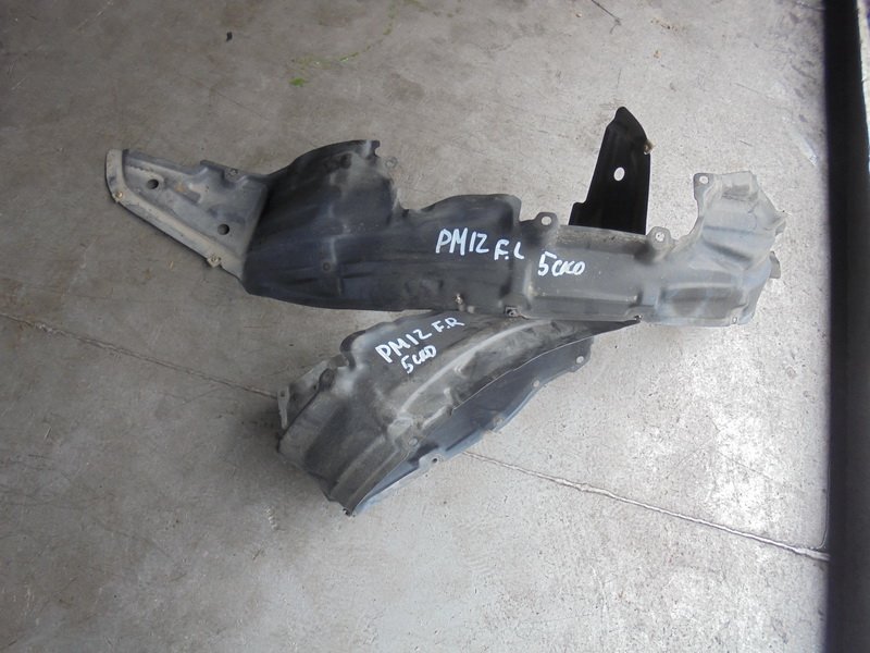 Подкрылок Nissan Liberty PM12