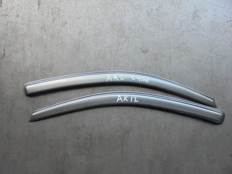 Ветровики Nissan March