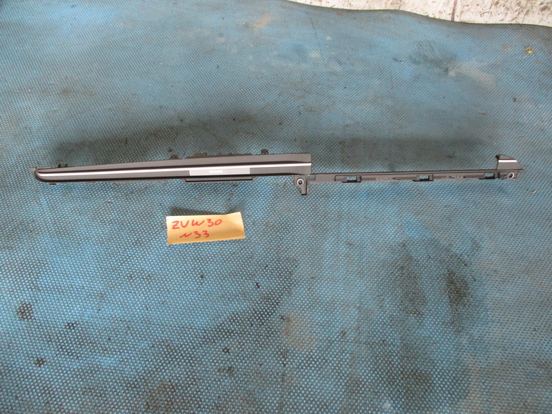 Пластик салона Toyota Prius