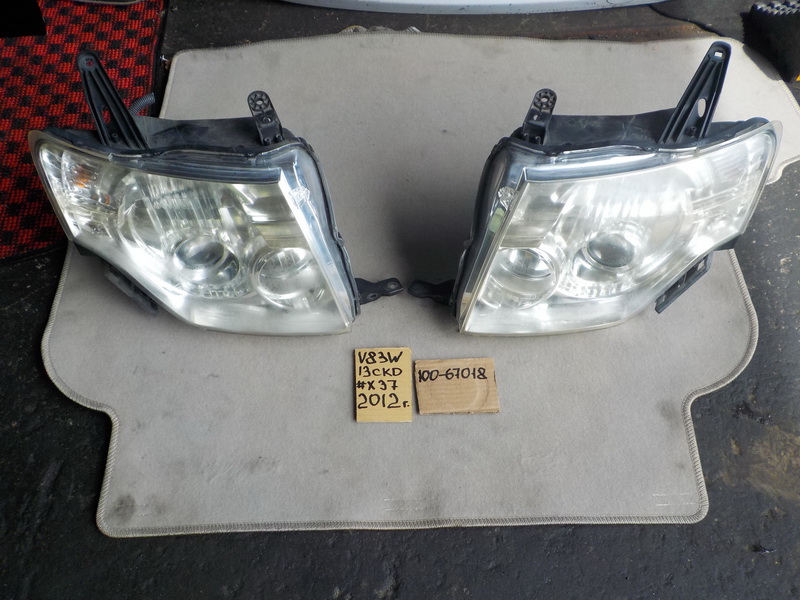 Фара Mitsubishi Pajero