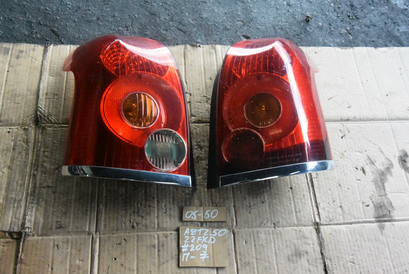 Стоп-сигнал Toyota Avensis