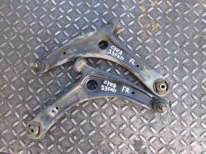 Рычаг Mitsubishi Lancer CY4A