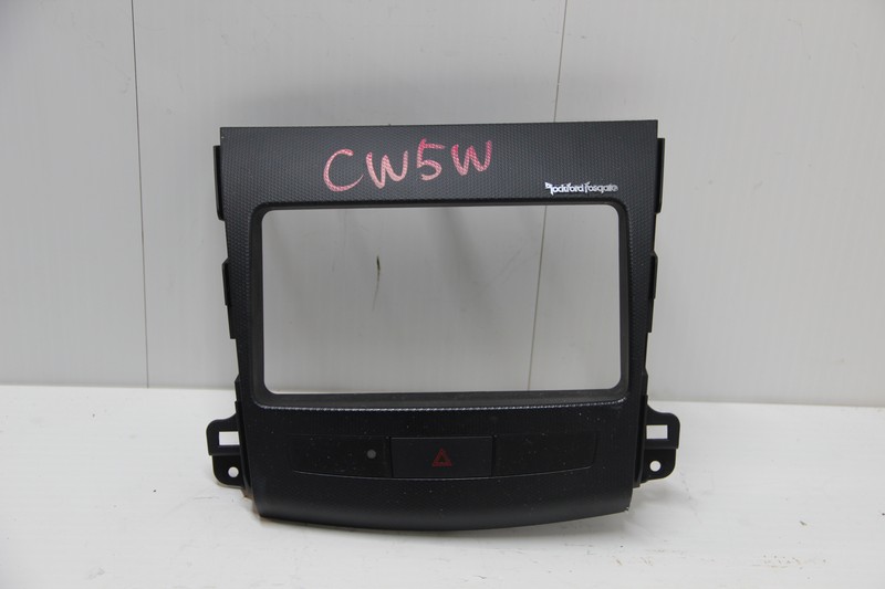 Рамка магнитофона Mitsubishi Outlander CW5W