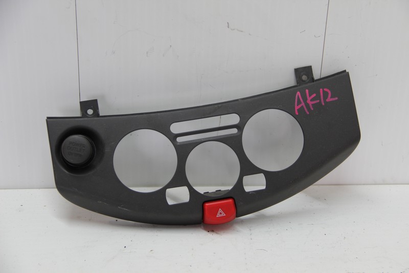 Пластик салона Nissan March