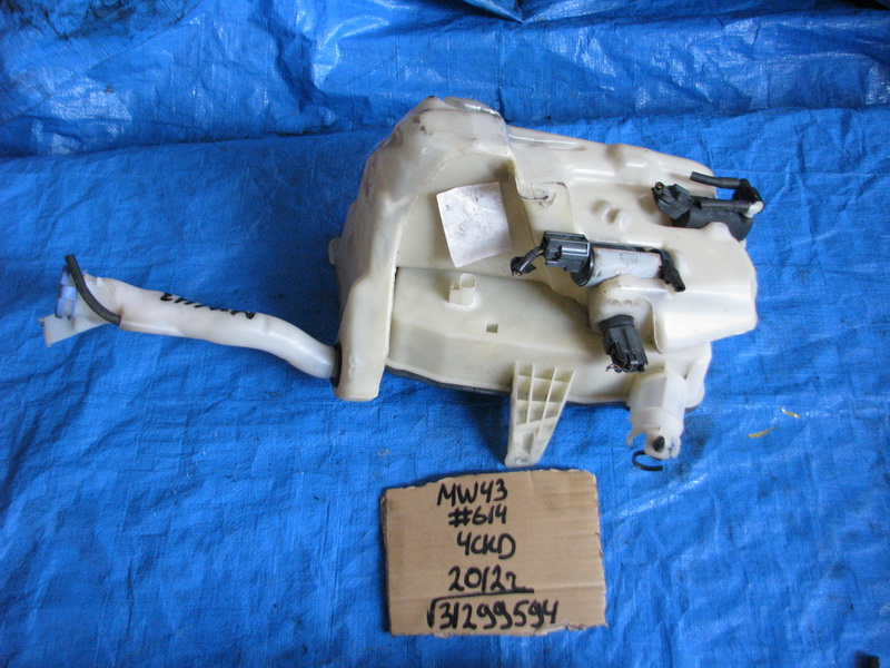 Бачок стеклоомывателя Volvo V50