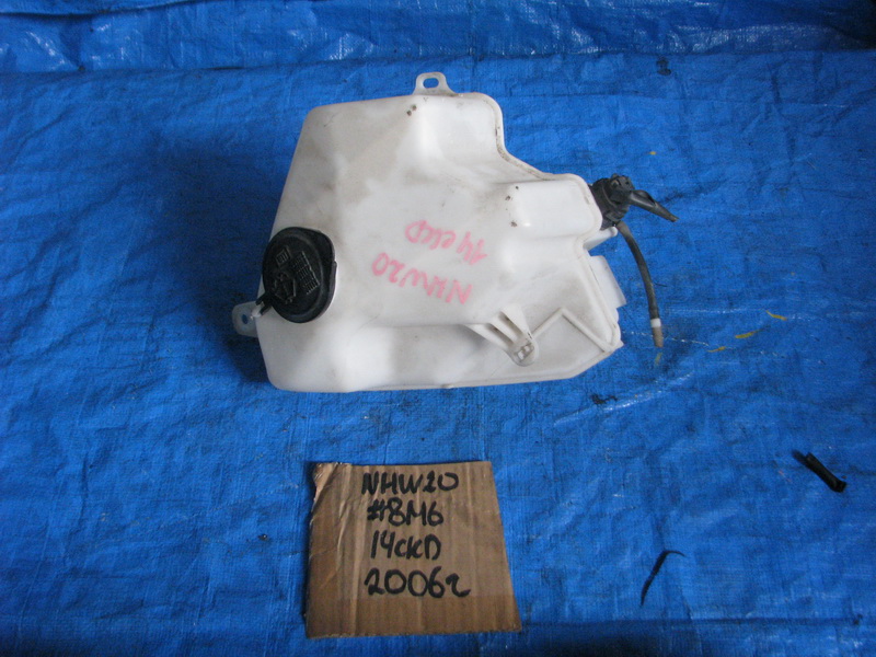 Бачок стеклоомывателя Toyota Prius