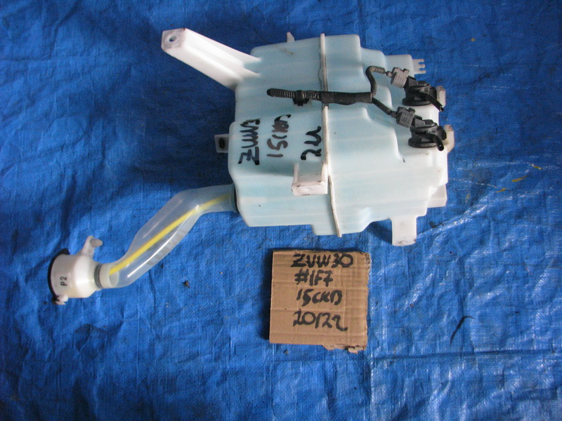 Бачок стеклоомывателя Toyota Prius ZVW30