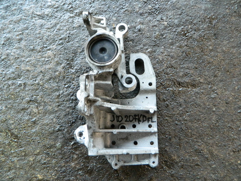 Подушка двигателя Nissan Dualis