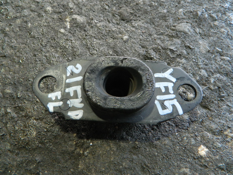 Подушка двигателя Nissan Juke