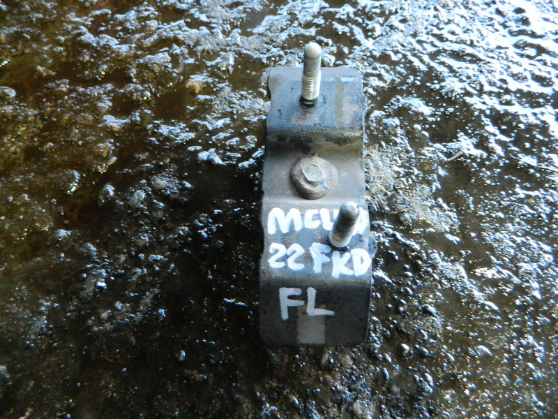 Подушка двигателя Toyota Harrier