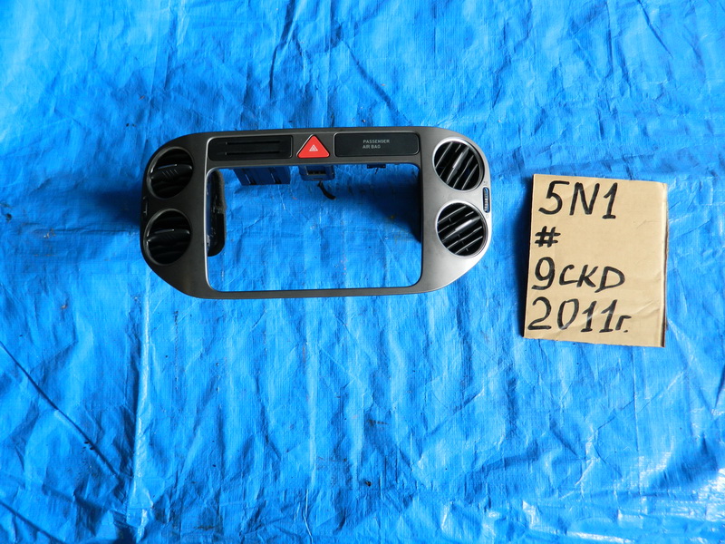 Рамка магнитофона Volkswagen Tiguan 5N1