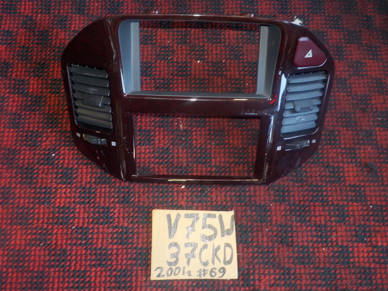 Рамка магнитофона Mitsubishi Pajero V73W