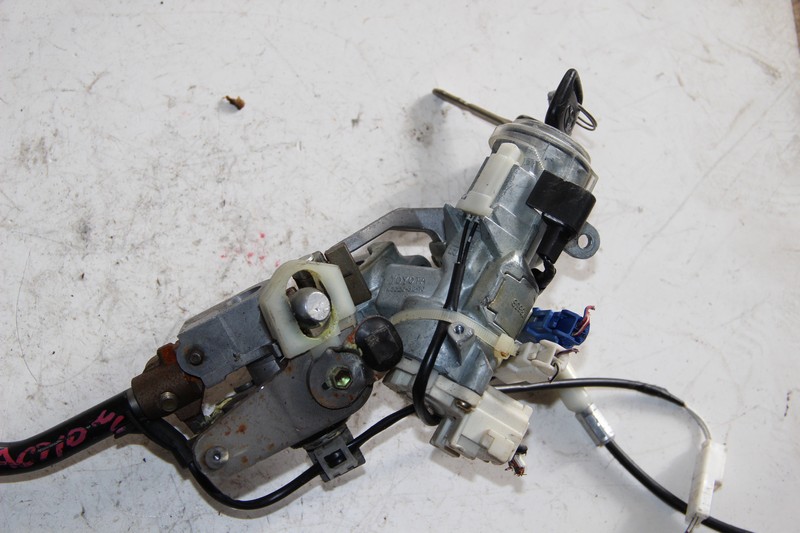 Замок зажигания Toyota Opa