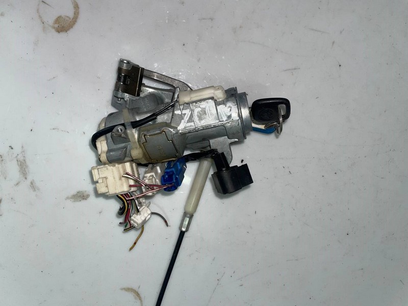 Замок зажигания Toyota Opa ZCT10