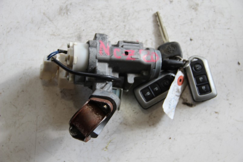 Замок зажигания Toyota Raum